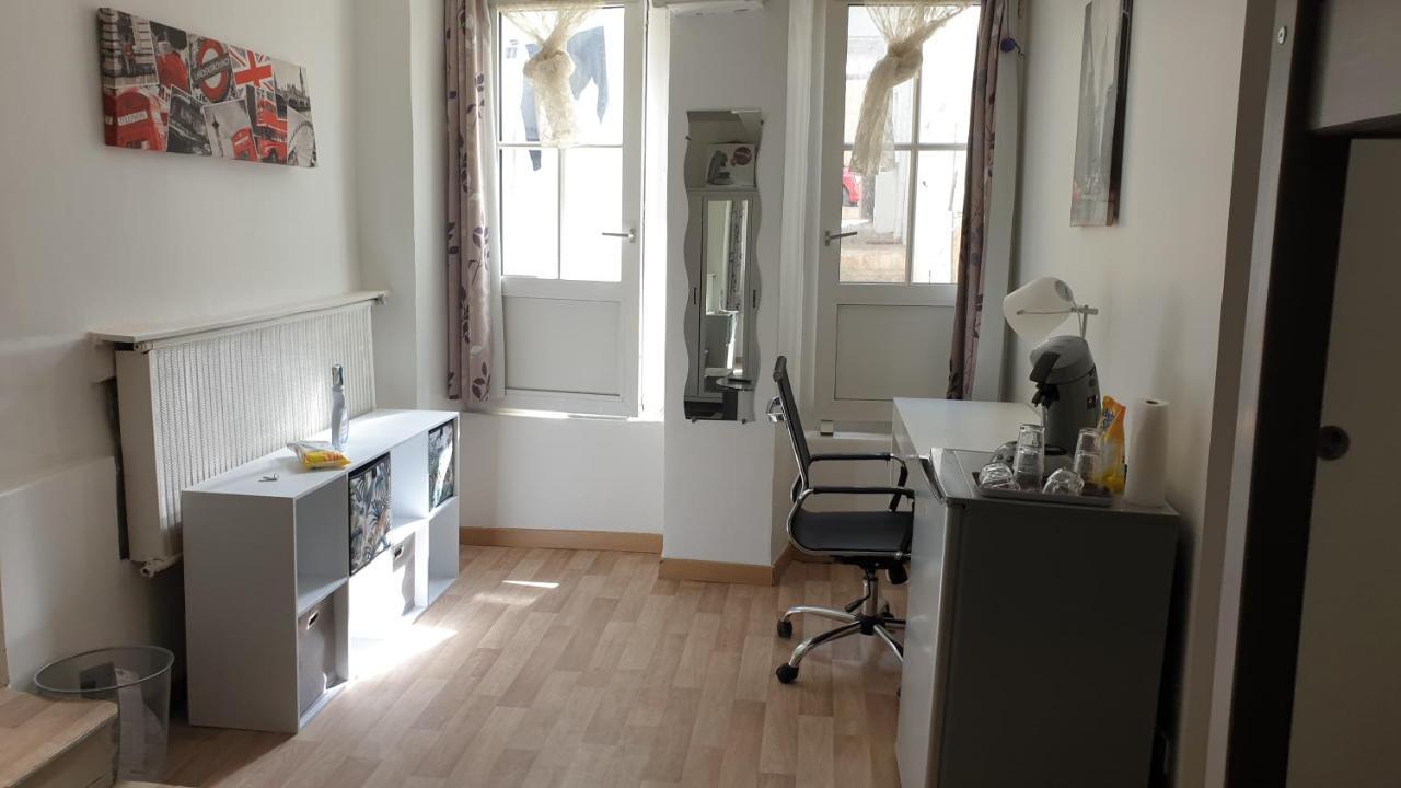 Chambres Poitiers Centre Ville - Salle De Bain, Refrigerateur, Tv Et Machine A Cafe Privatifs - Cuisine Commune - Terrasse - Hotel De Ville A 200M Bagian luar foto