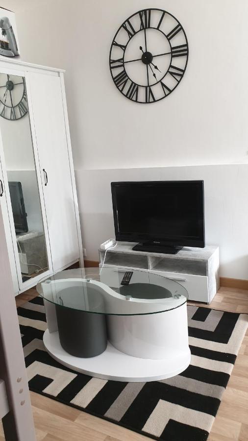 Chambres Poitiers Centre Ville - Salle De Bain, Refrigerateur, Tv Et Machine A Cafe Privatifs - Cuisine Commune - Terrasse - Hotel De Ville A 200M Bagian luar foto