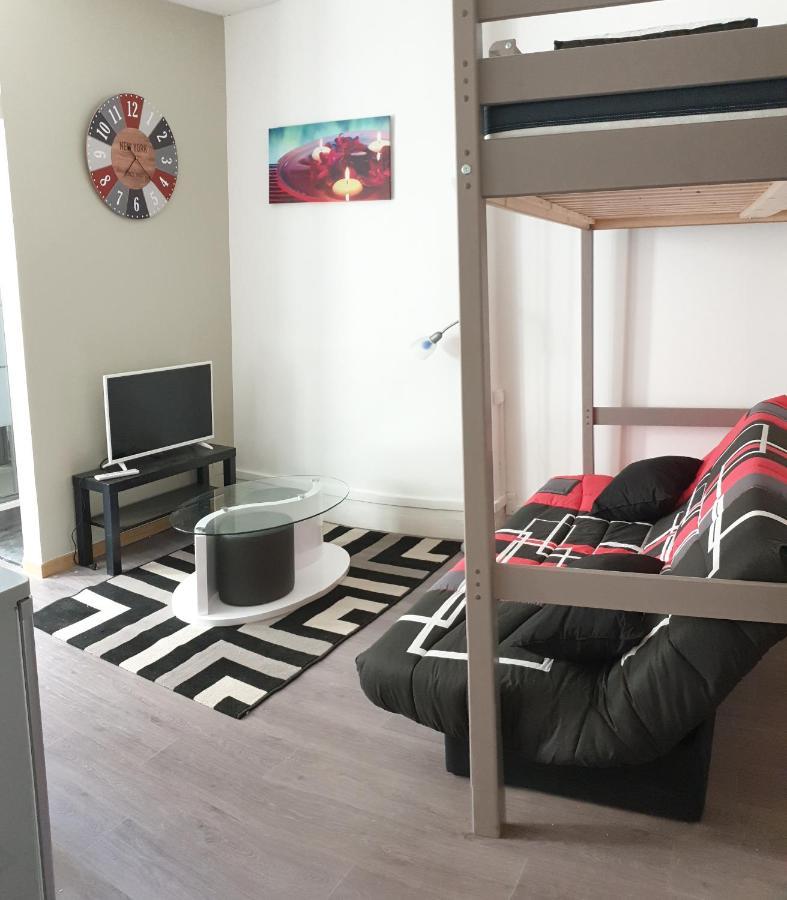 Chambres Poitiers Centre Ville - Salle De Bain, Refrigerateur, Tv Et Machine A Cafe Privatifs - Cuisine Commune - Terrasse - Hotel De Ville A 200M Bagian luar foto