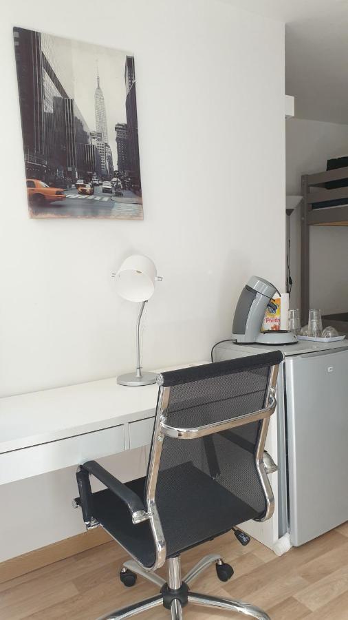 Chambres Poitiers Centre Ville - Salle De Bain, Refrigerateur, Tv Et Machine A Cafe Privatifs - Cuisine Commune - Terrasse - Hotel De Ville A 200M Bagian luar foto