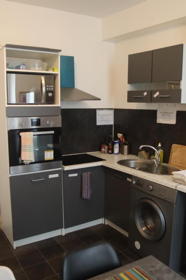 Chambres Poitiers Centre Ville - Salle De Bain, Refrigerateur, Tv Et Machine A Cafe Privatifs - Cuisine Commune - Terrasse - Hotel De Ville A 200M Bagian luar foto