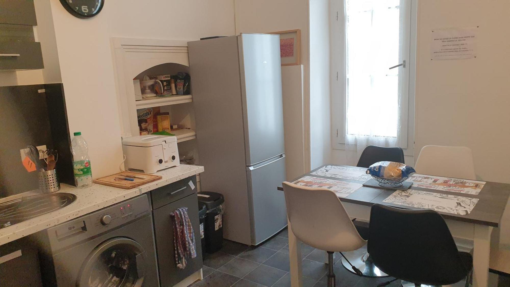 Chambres Poitiers Centre Ville - Salle De Bain, Refrigerateur, Tv Et Machine A Cafe Privatifs - Cuisine Commune - Terrasse - Hotel De Ville A 200M Bagian luar foto