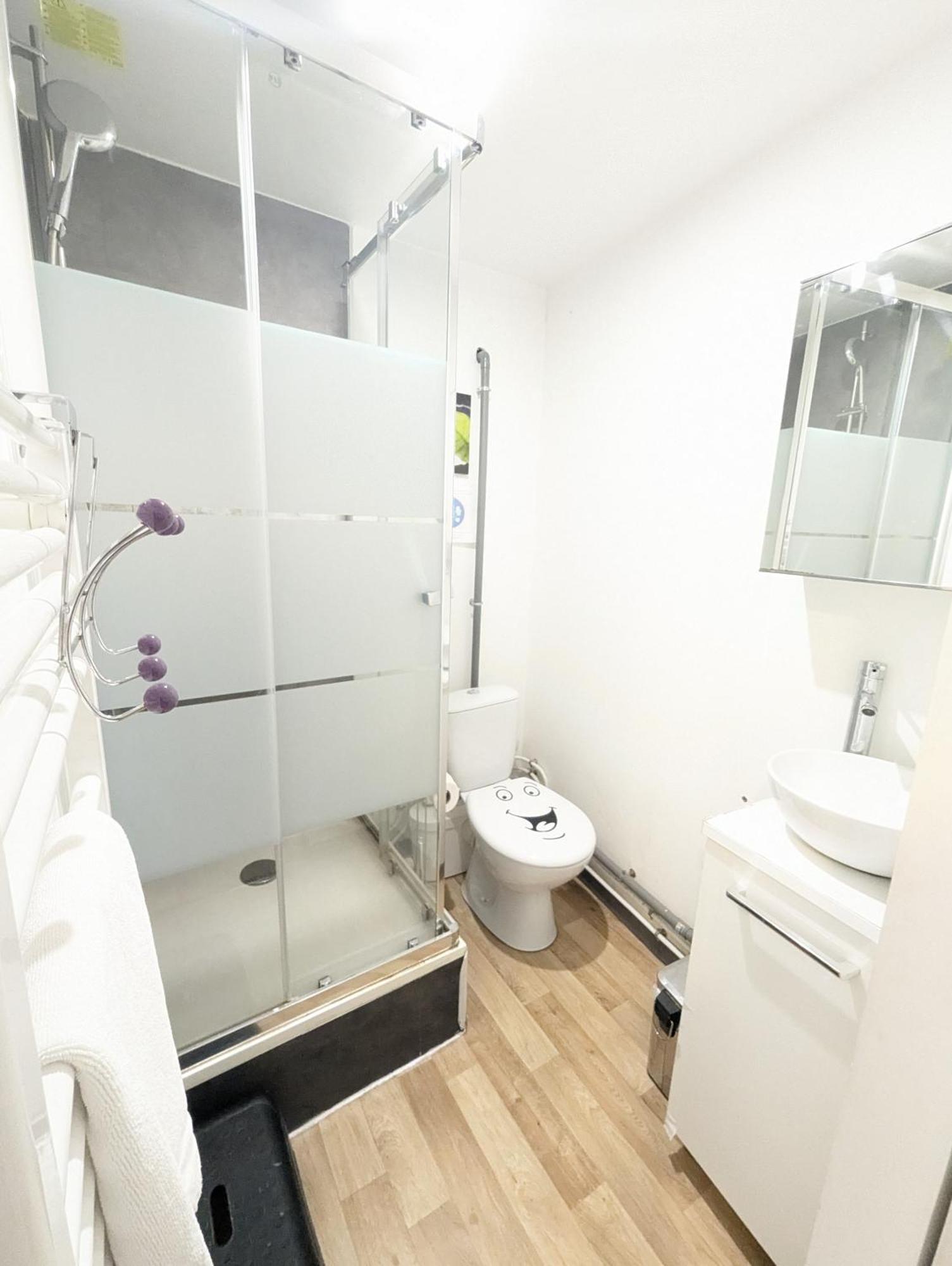 Chambres Poitiers Centre Ville - Salle De Bain, Refrigerateur, Tv Et Machine A Cafe Privatifs - Cuisine Commune - Terrasse - Hotel De Ville A 200M Bagian luar foto