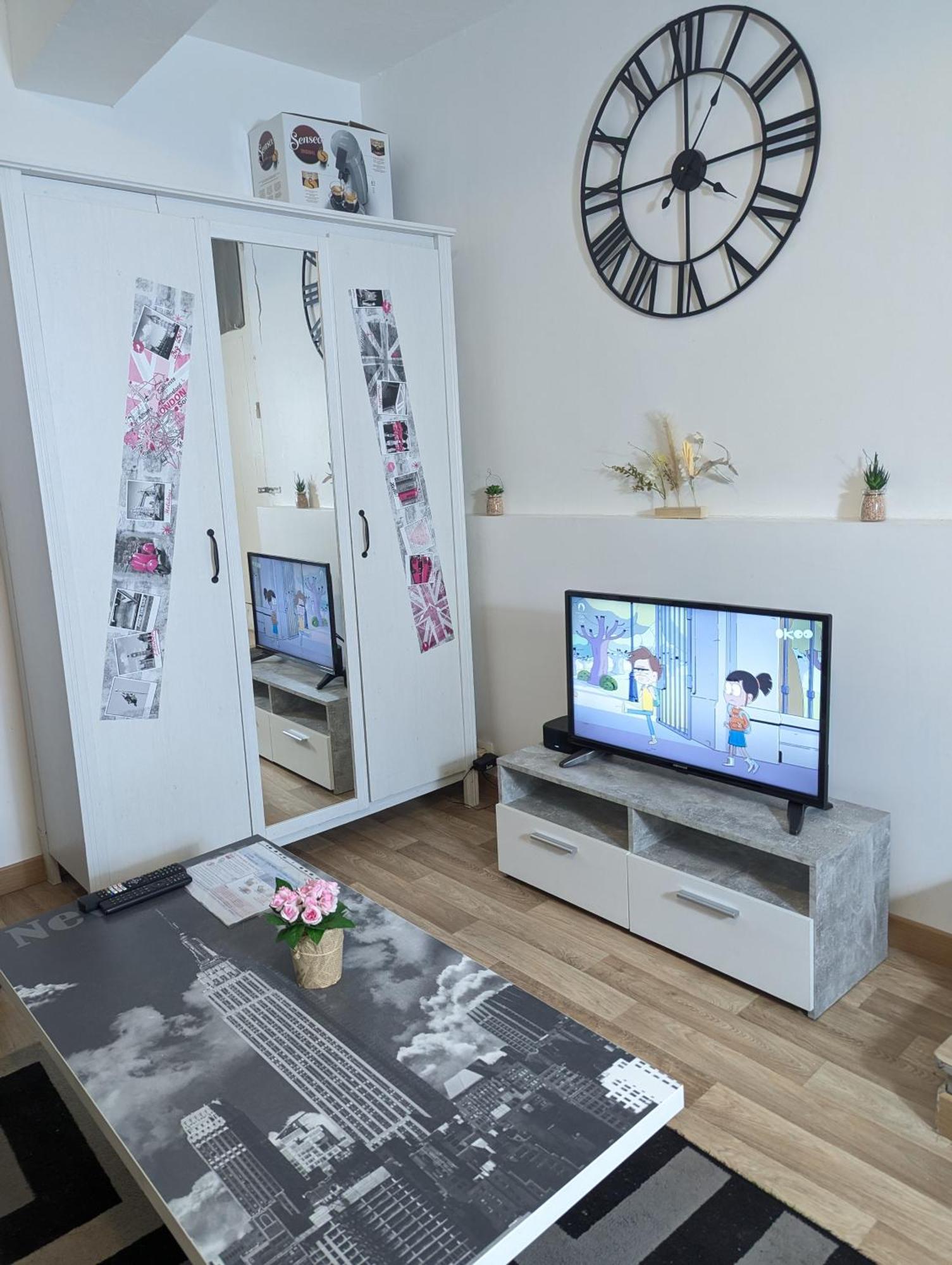 Chambres Poitiers Centre Ville - Salle De Bain, Refrigerateur, Tv Et Machine A Cafe Privatifs - Cuisine Commune - Terrasse - Hotel De Ville A 200M Bagian luar foto