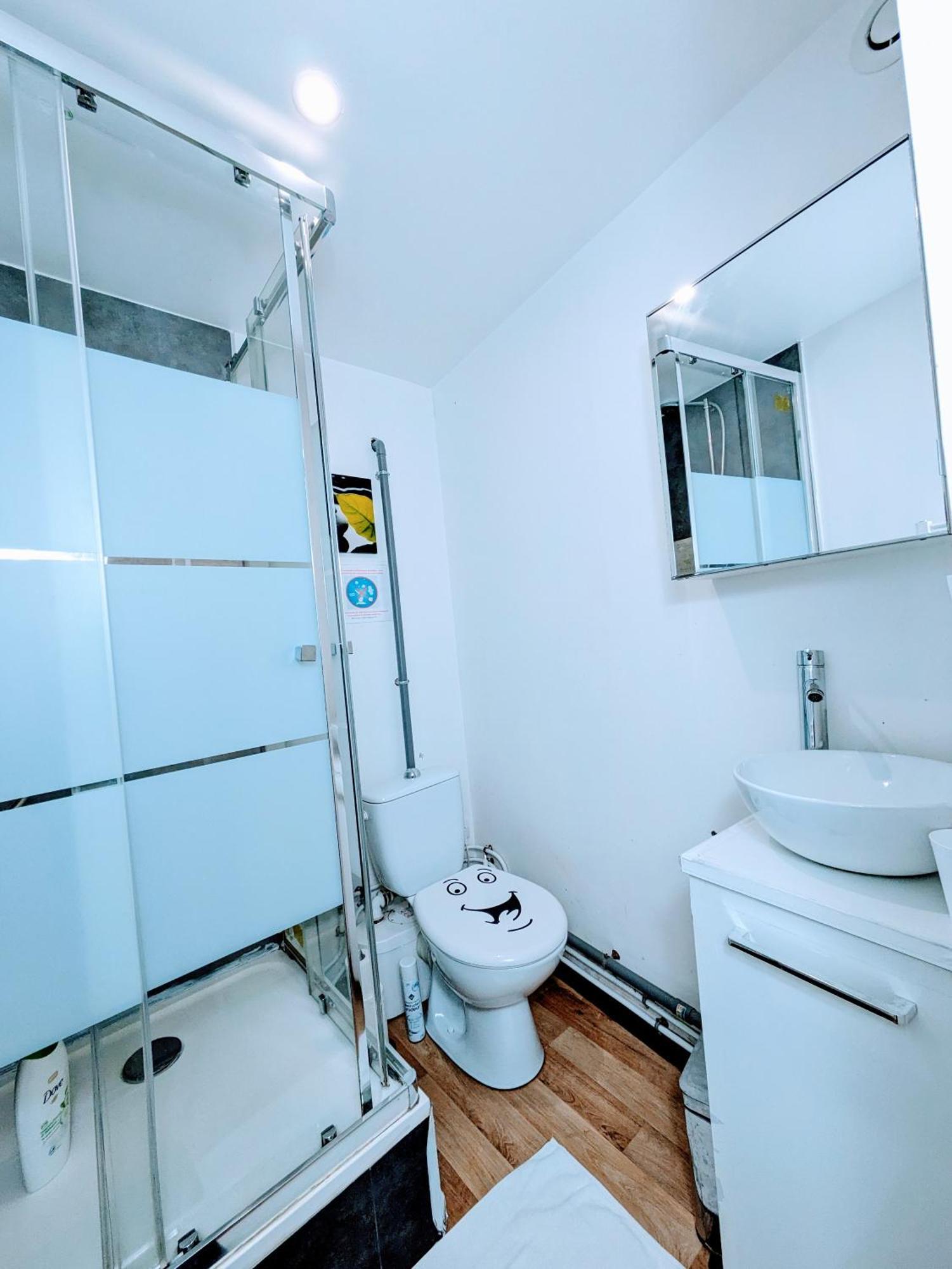 Chambres Poitiers Centre Ville - Salle De Bain, Refrigerateur, Tv Et Machine A Cafe Privatifs - Cuisine Commune - Terrasse - Hotel De Ville A 200M Bagian luar foto