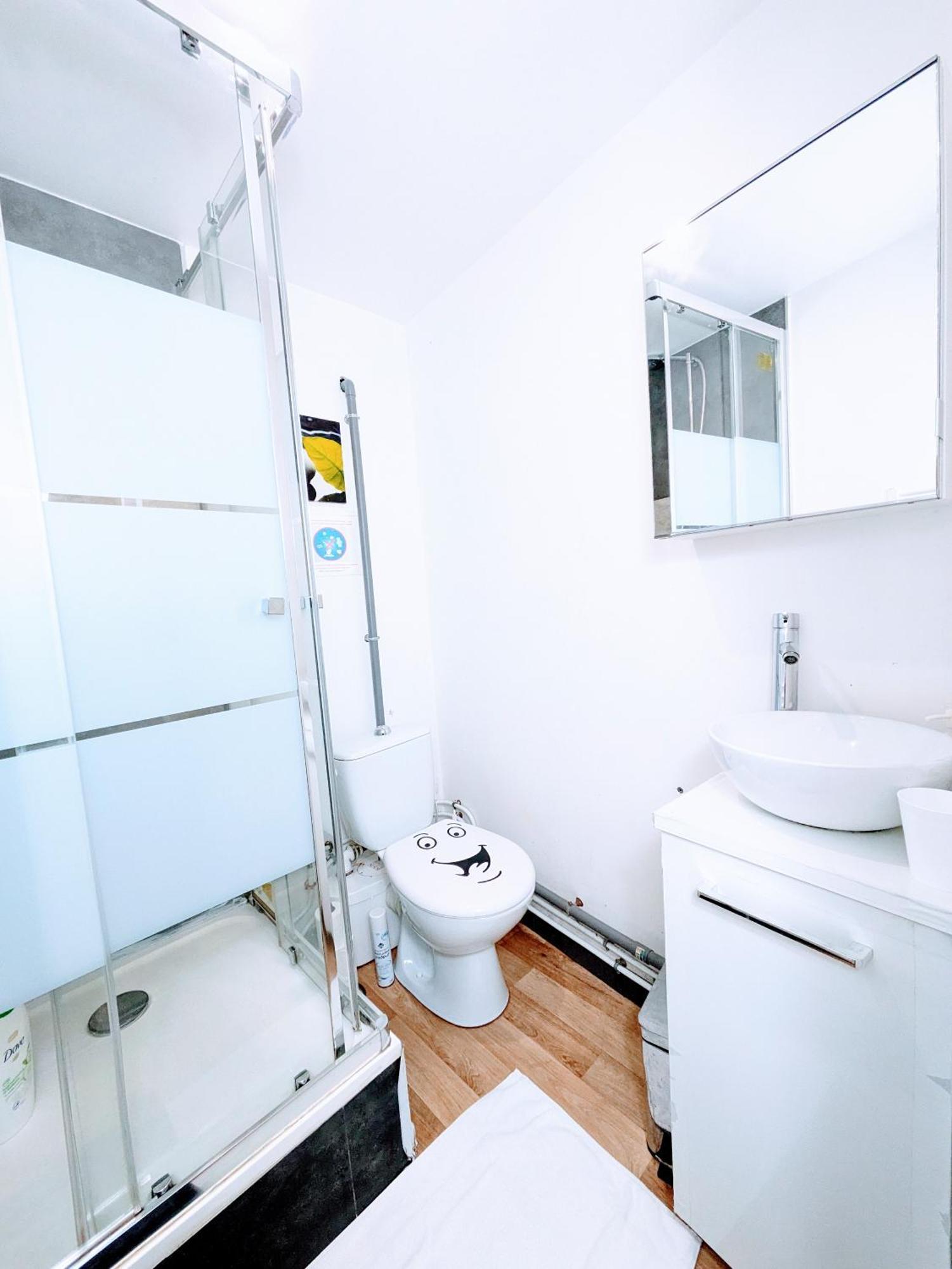 Chambres Poitiers Centre Ville - Salle De Bain, Refrigerateur, Tv Et Machine A Cafe Privatifs - Cuisine Commune - Terrasse - Hotel De Ville A 200M Bagian luar foto